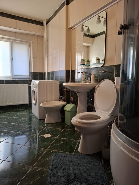 Timpuri Noi, strada Viorele nr. 28,